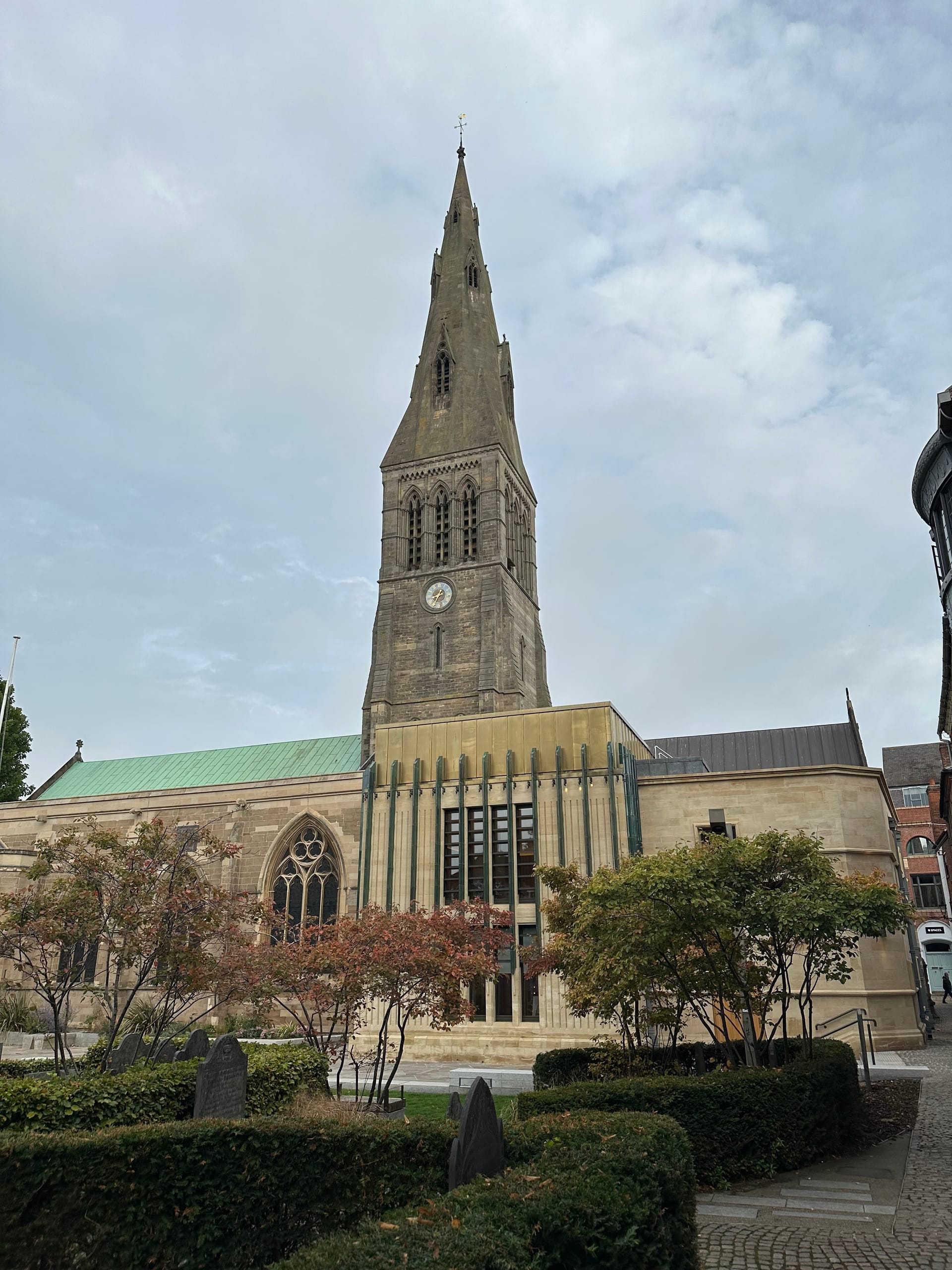 Den Sonderpreis Architektur erhielt in diesem Jahr das neue Heritage & Learning Centre der Leicester Cathedral. Das von van Heyningen & Haward Architects geplante Projekt wurde im Rahmen von „Leicester Cathedral Revealed“ geschaffen und erweitert die rund 1.000 Jahre alte Kathedrale um eine neue Ausstellungsgalerie, flexible Lernräume sowie Einrichtungen für Schulen, Gemeinschaftsgruppen und Besucher.